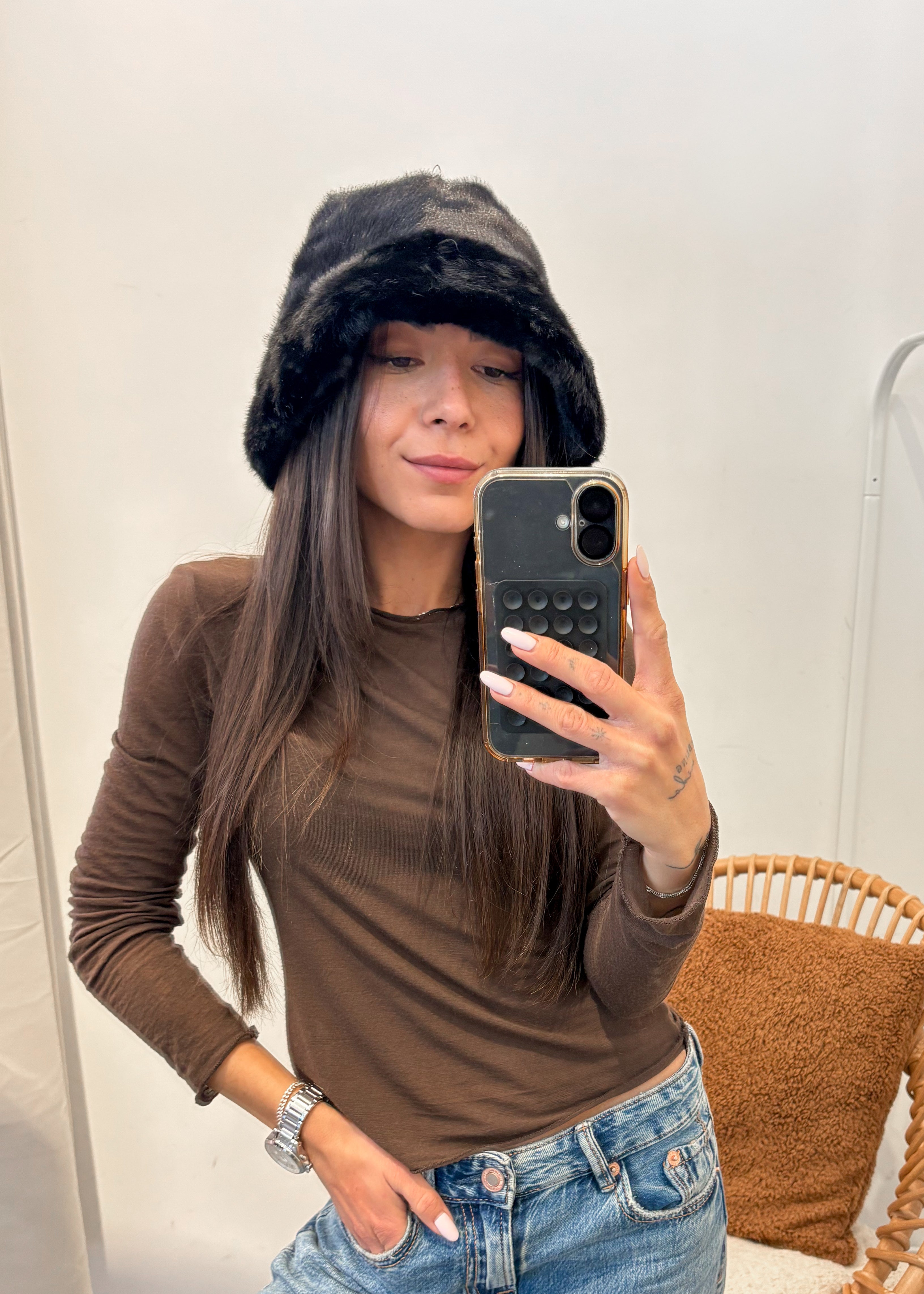 Bob MISHKA en fourrure noir