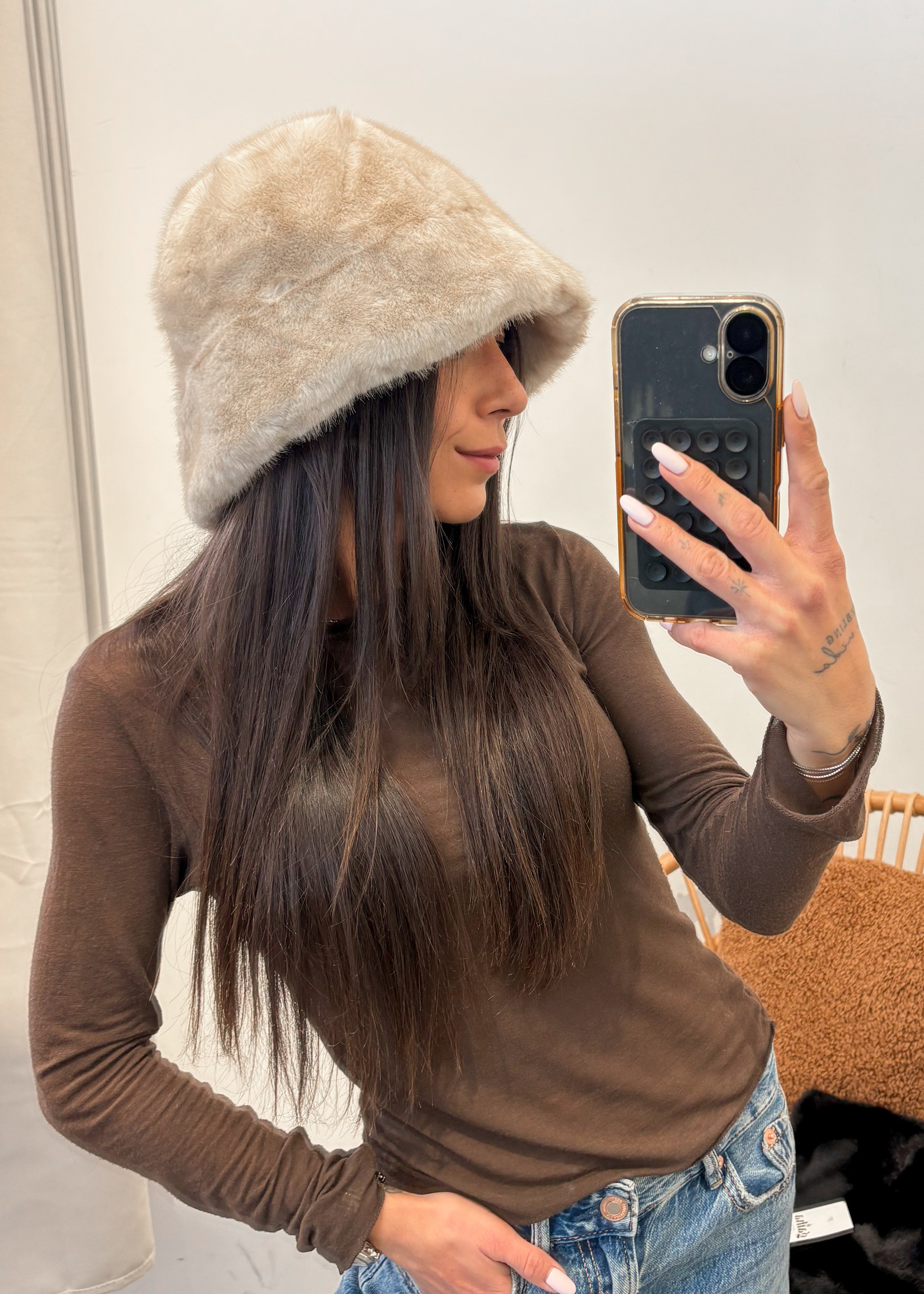 Bob MISHKA en fourrure beige