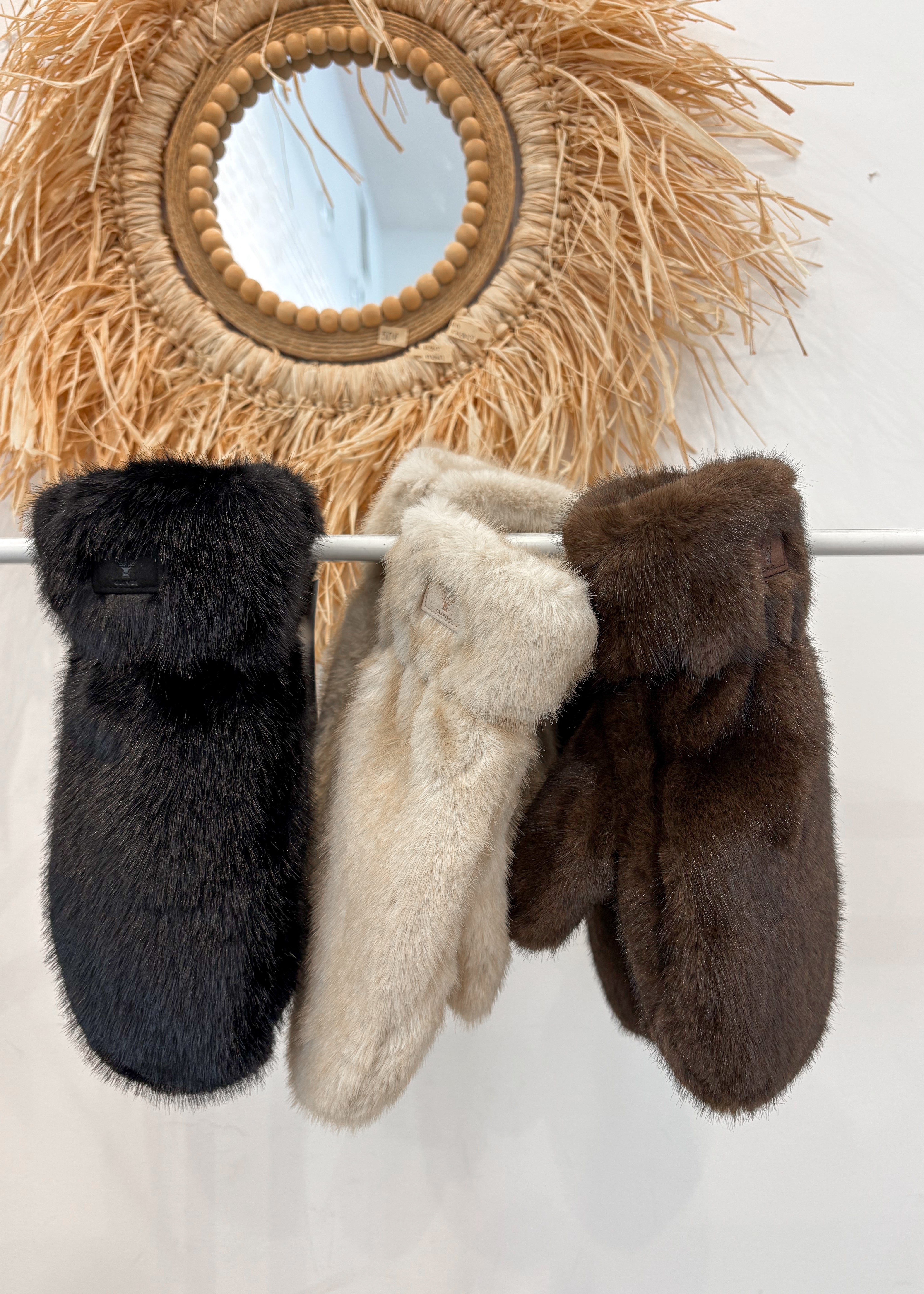 Moufles en fourrure noir