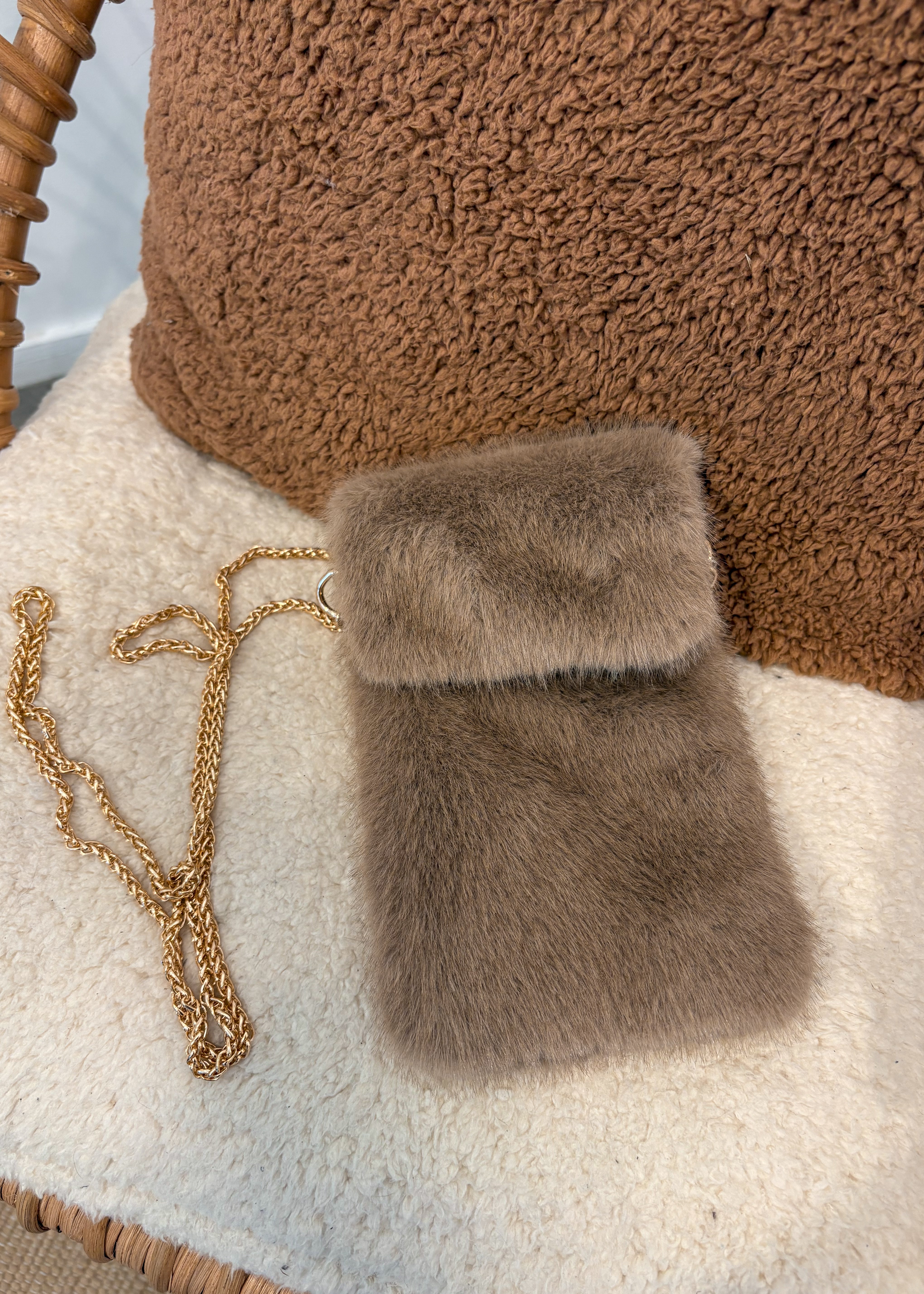 Pochette en fourrure beige