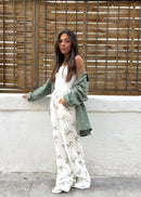 Look estival avec le Pantalon Cléo en gaze de coton motif palmier