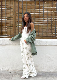 Look estival avec le Pantalon Cléo en gaze de coton motif palmier